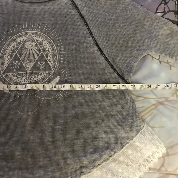 Mystical Billabong long sleeve top - Picture 7 of 14